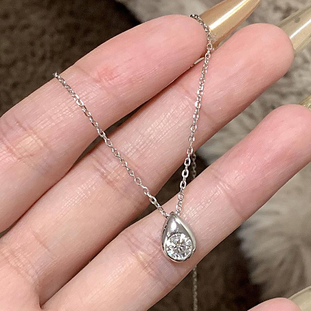 0.3/0.5CT Solitaire Diamond Mo - Bezels Set Pendant recension och pris