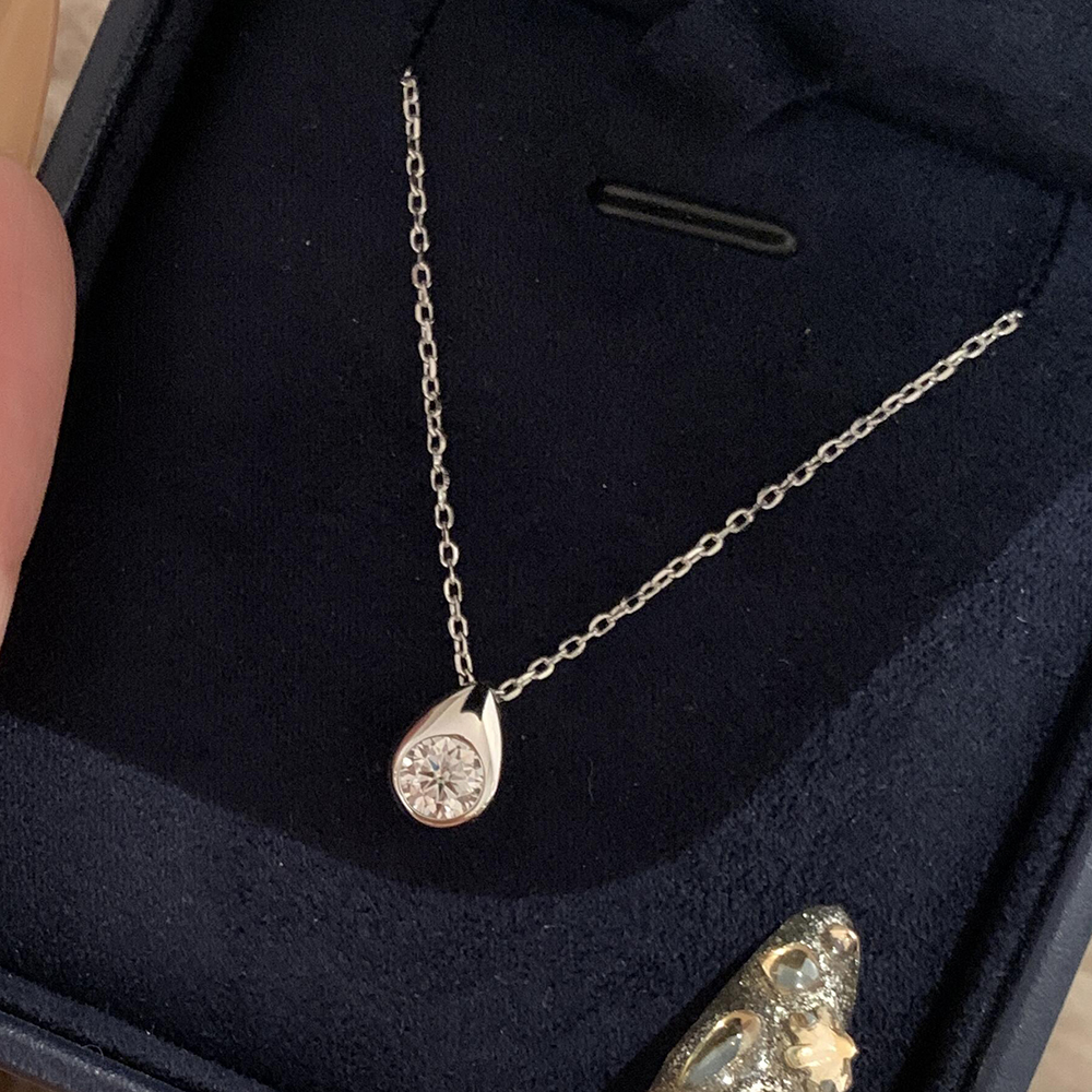 0.3/0.5CT Solitaire Diamond Mo - Bezels Set Pendant recension och pris