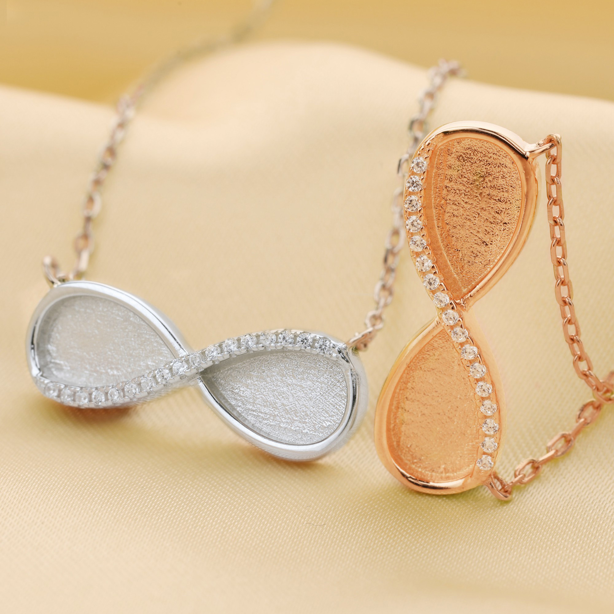 Keepsake Mother Milk Resin Inf - Bezels Set Pendant recension och pris